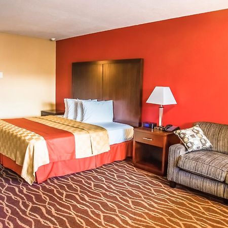 Rosewood Inn & Suites Розберг Екстер'єр фото
