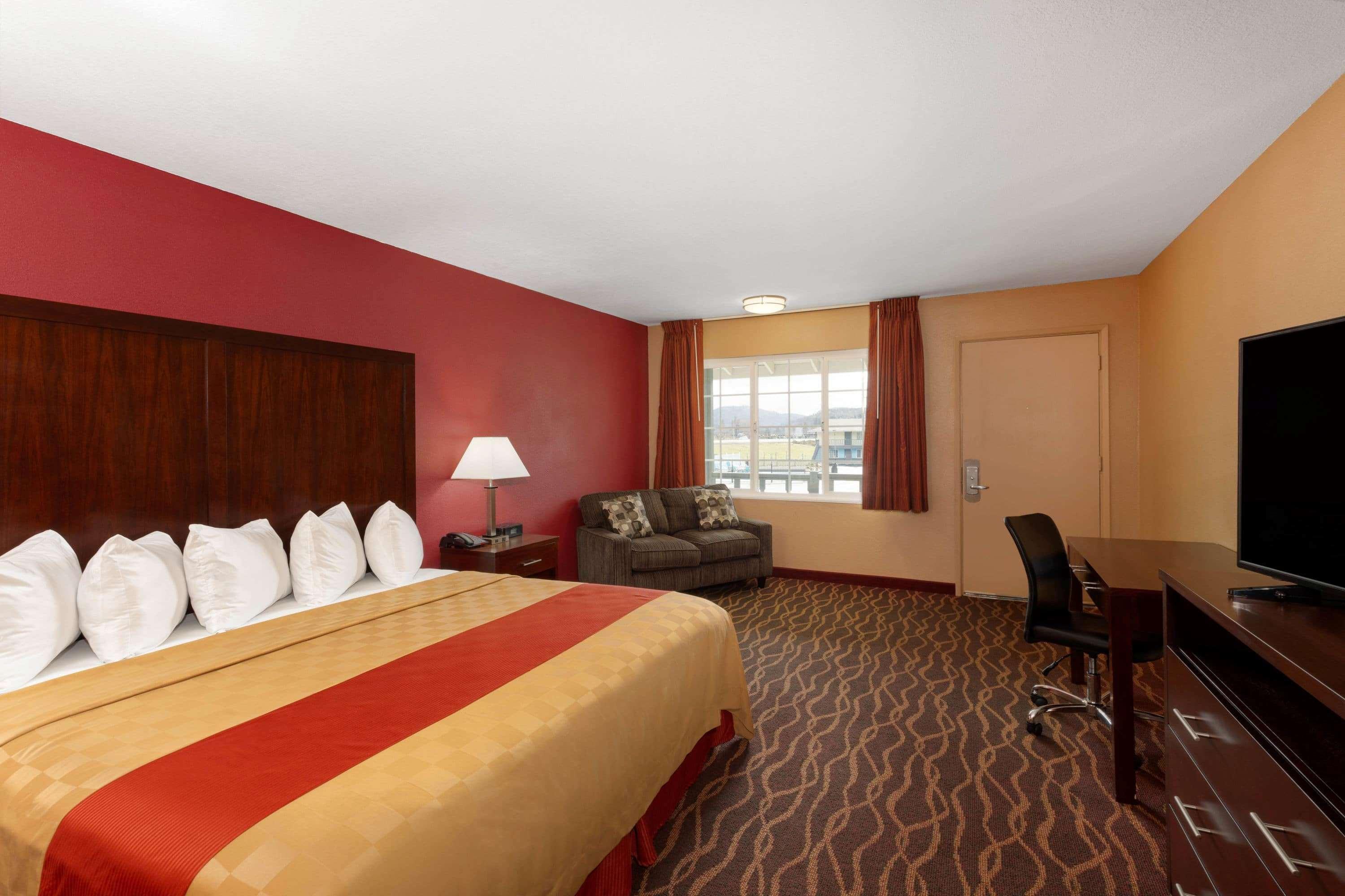 Rosewood Inn & Suites Розберг Екстер'єр фото