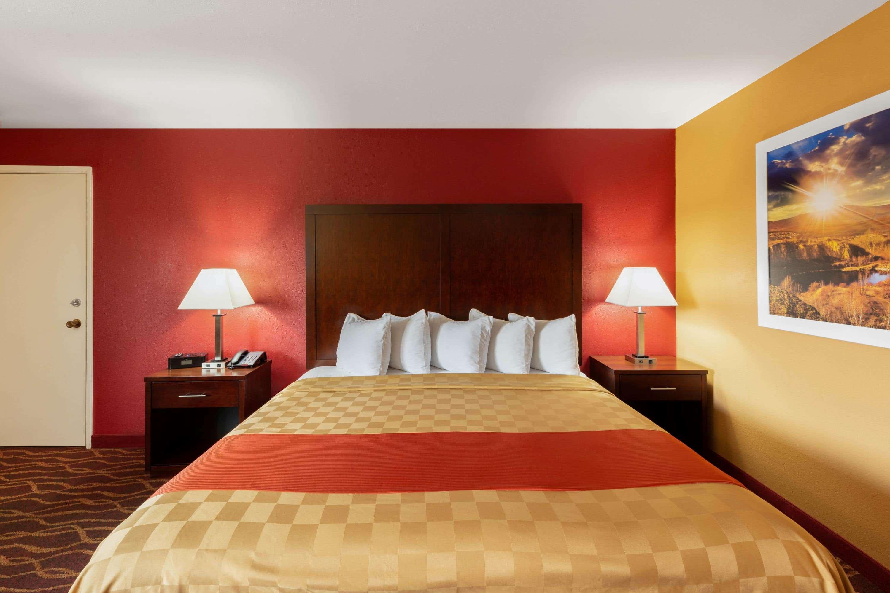 Rosewood Inn & Suites Розберг Екстер'єр фото