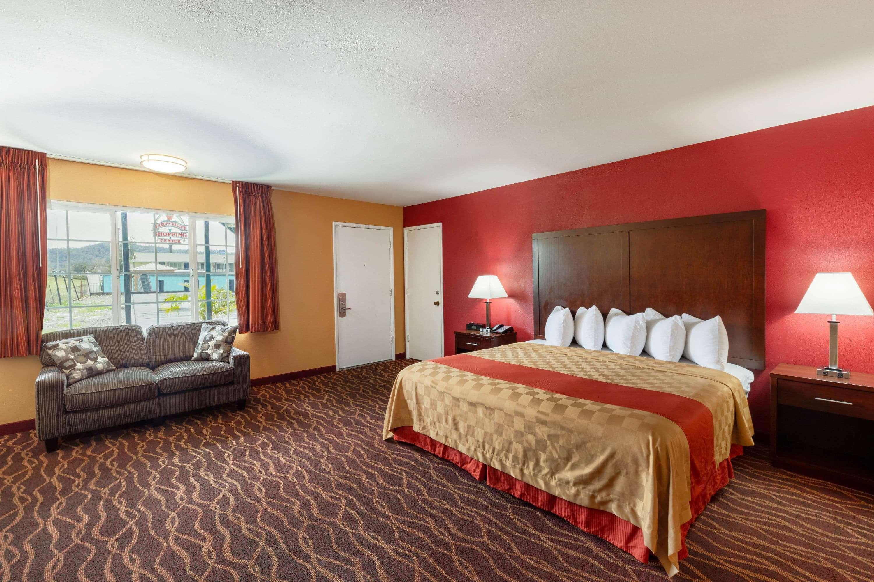 Rosewood Inn & Suites Розберг Екстер'єр фото