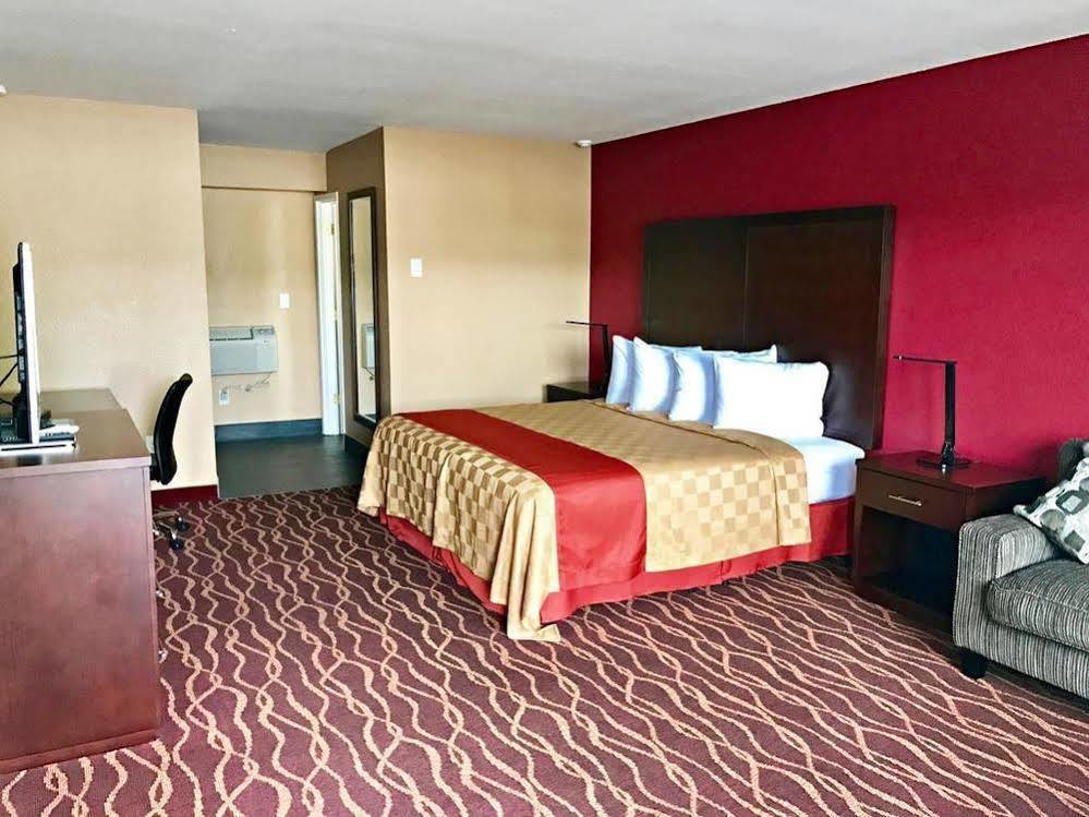 Rosewood Inn & Suites Розберг Екстер'єр фото