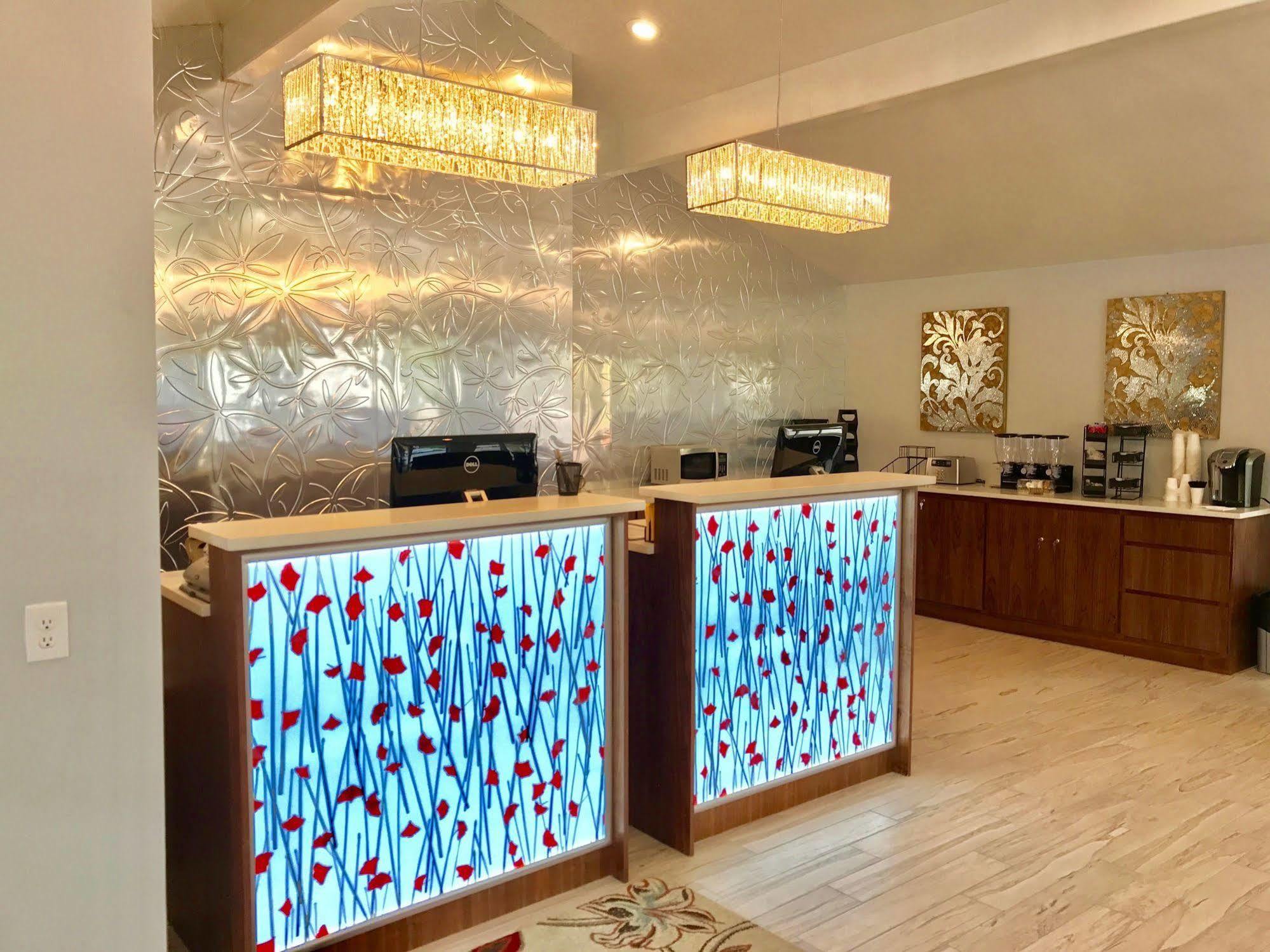 Rosewood Inn & Suites Розберг Екстер'єр фото
