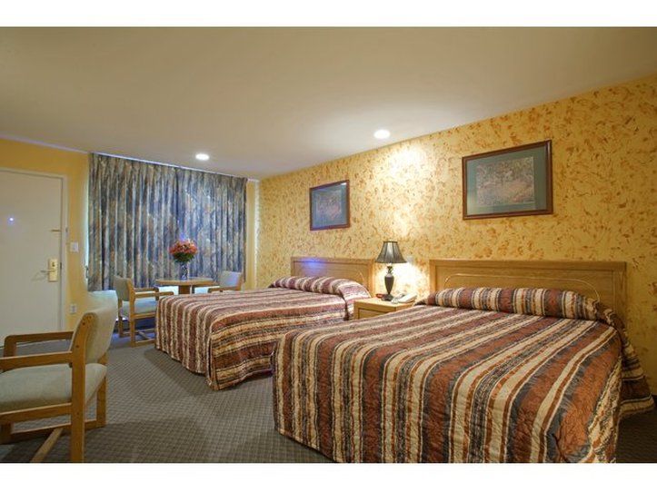 Rosewood Inn & Suites Розберг Екстер'єр фото