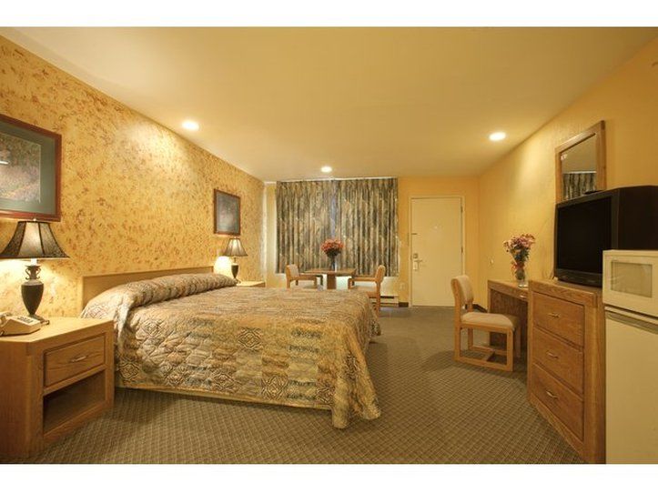 Rosewood Inn & Suites Розберг Екстер'єр фото